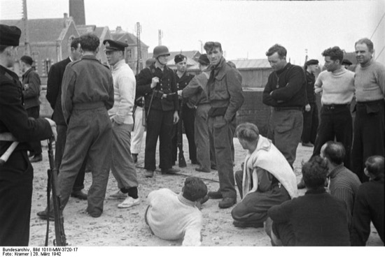 Prisioneros británicos tras la operación Chariot