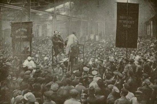 Reunión política en la fábrica Putilov, Petrogrado