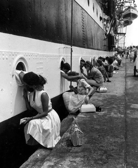 Salida del barco italiano Amerigo Vespucci, en 1963