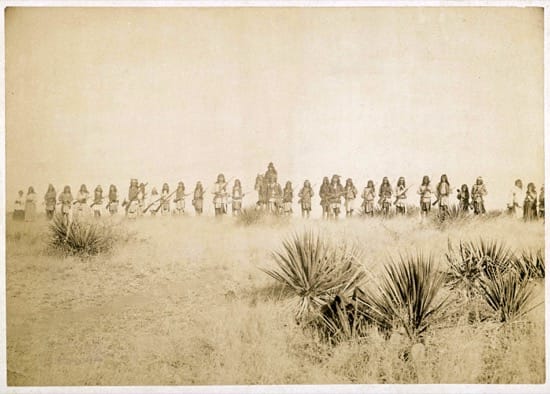 Jerónimo y sus guerreros en Sierra Madre, poco antes de rendirse