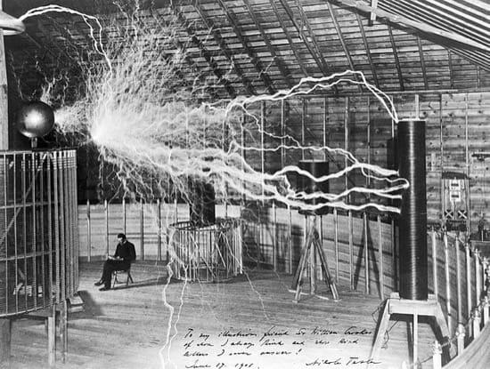 Tesla en su laboratorio