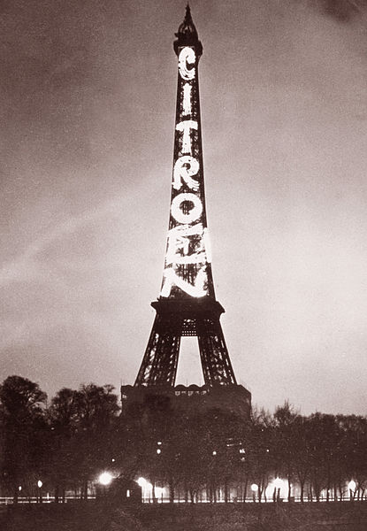 El cartel de Citroën sobre la Torre Eiffel