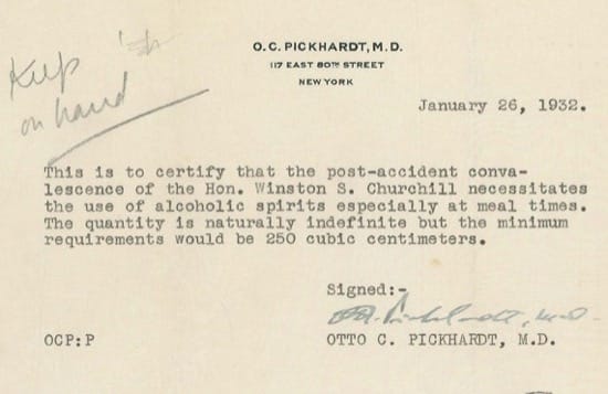 El médico recetó alcohol a Churchill en Estados Unidos a pesar de la ley seca