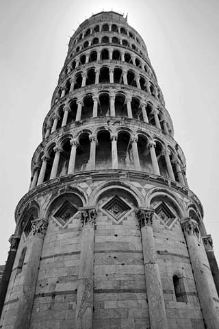 ¿Cuándo y por qué se inclinó la Torre de Pisa?