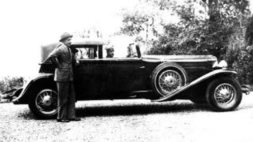 Alfonso XIII fue rey desde antes de nacer y se exilió conduciendo su propio coche