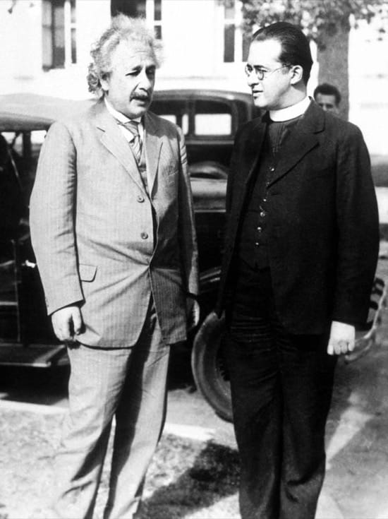 Einstein y Lemaître
