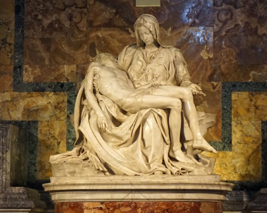 Miguel Ángel esculpió la espalda de Cristo en La Piedad, aunque no se vea