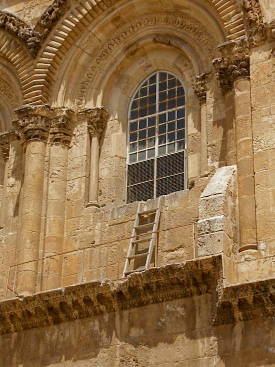 La Escalera Inamovible de la Basílica del Santo Sepulcro